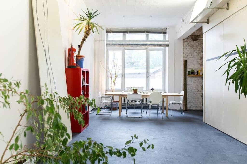 200Qm Loft For Friends And Family - On The Spree! Berlim Exterior foto